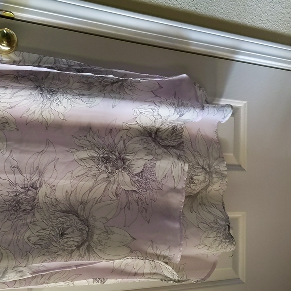 Vince Camuto overlay... - Picture 4 of 10